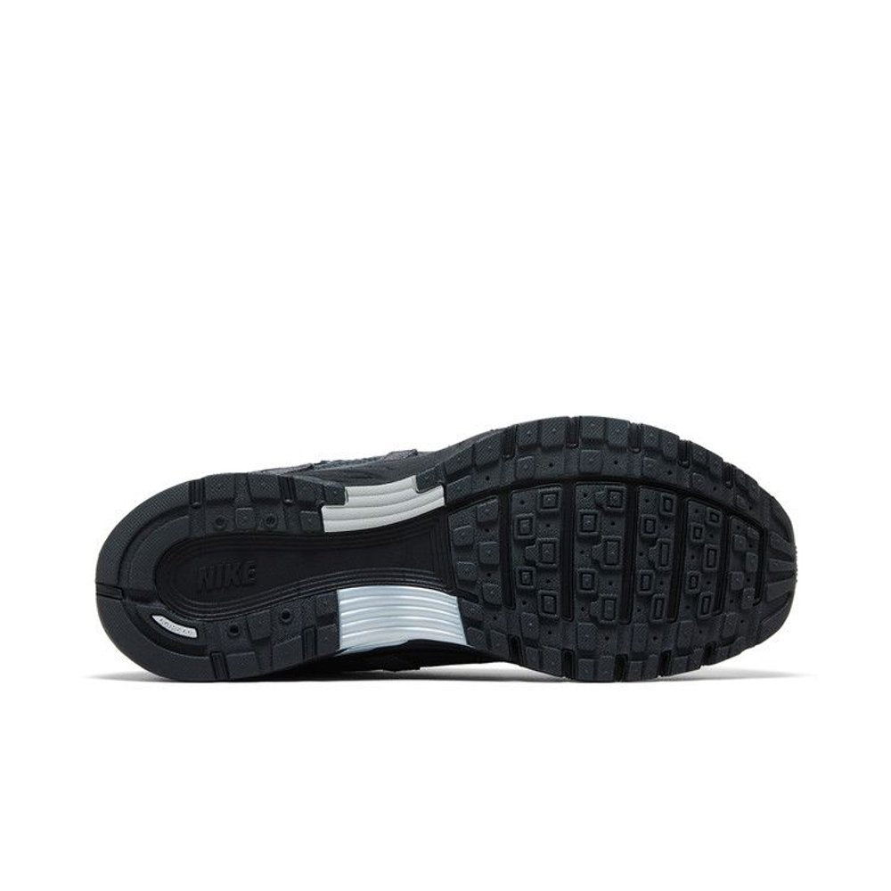 Nike P-6000 Suede Anthracite Metallic Silver – zadní pohled | Purekickz