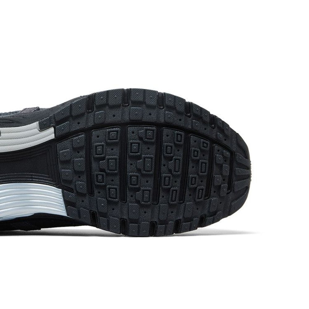 Nike P-6000 Suede Anthracite Metallic Silver – pohled shora | Purekickz