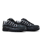 Nike P-6000 Suede Anthracite Metallic Silver – lifestyle foto | Purekickz