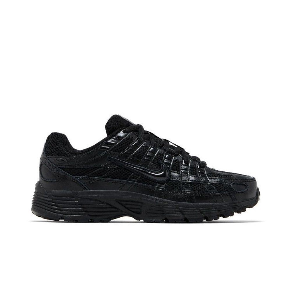 Nike P-6000 Triple Black (W) – boční pohled | Purekickz