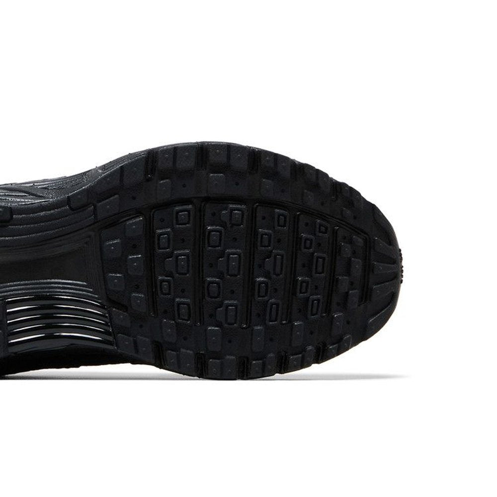 Nike P-6000 Triple Black (W) – pohled shora | Purekickz