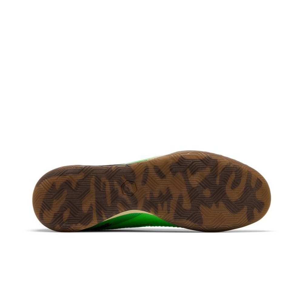 Nike Phantom 6 Low Elite IC SE Travis Scott – zadní pohled | Purekickz