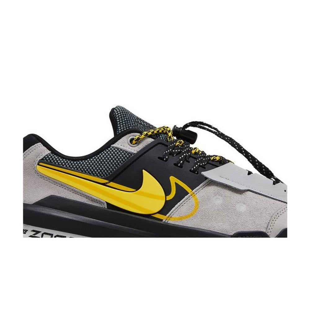 Nike sacai x Zegamadome 'Matte Silver Tour Yellow' – detail | Purekickz