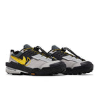 Nike sacai x Zegamadome 'Matte Silver Tour Yellow' – lifestyle foto | Purekickz