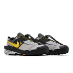 Nike sacai x Zegamadome 'Matte Silver Tour Yellow' – lifestyle foto | Purekickz