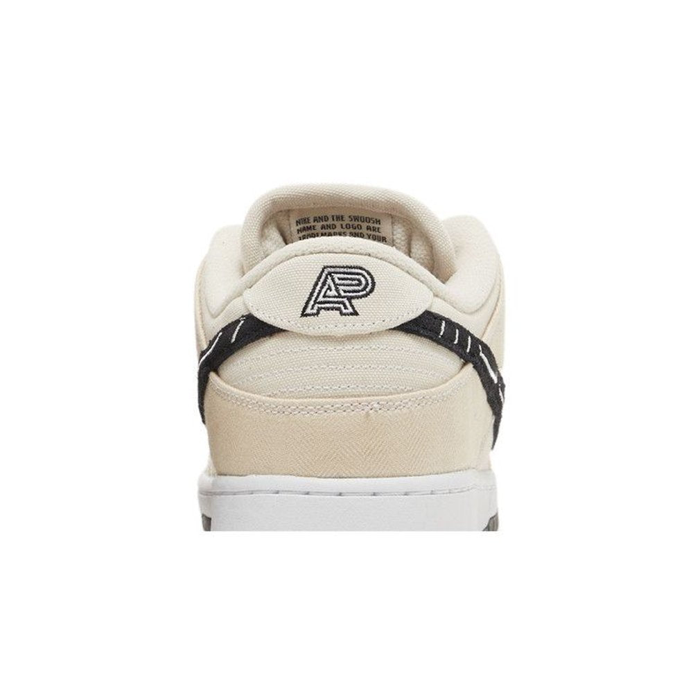 Nike SB Dunk Low Albino & Preto – detail materiálu | Purekickz