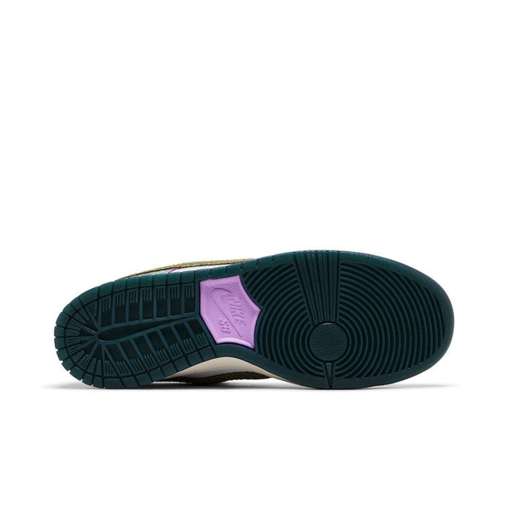 Nike SB Dunk Low Alexis Sablone Chameleon – zadní pohled | Purekickz