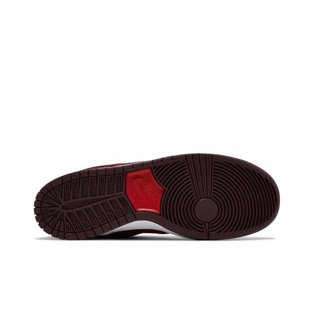 Nike SB Dunk Low Cherry – zadní pohled | Purekickz
