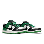 Nike SB Dunk Low Classic Green – lifestyle foto | Purekickz