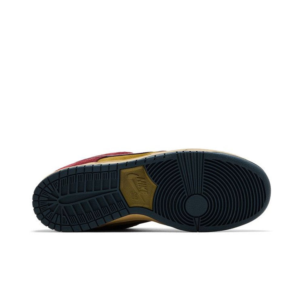Nike SB Dunk Low Dark Team Red Olive Flak – zadní pohled | Purekickz