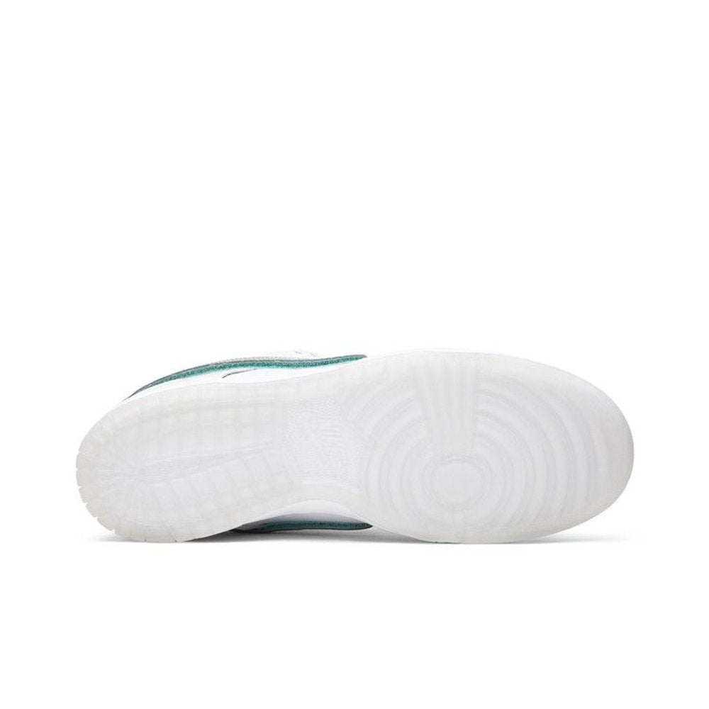 Nike SB Dunk Low Diamond Supply Co. White Diamond – zadní pohled | Purekickz