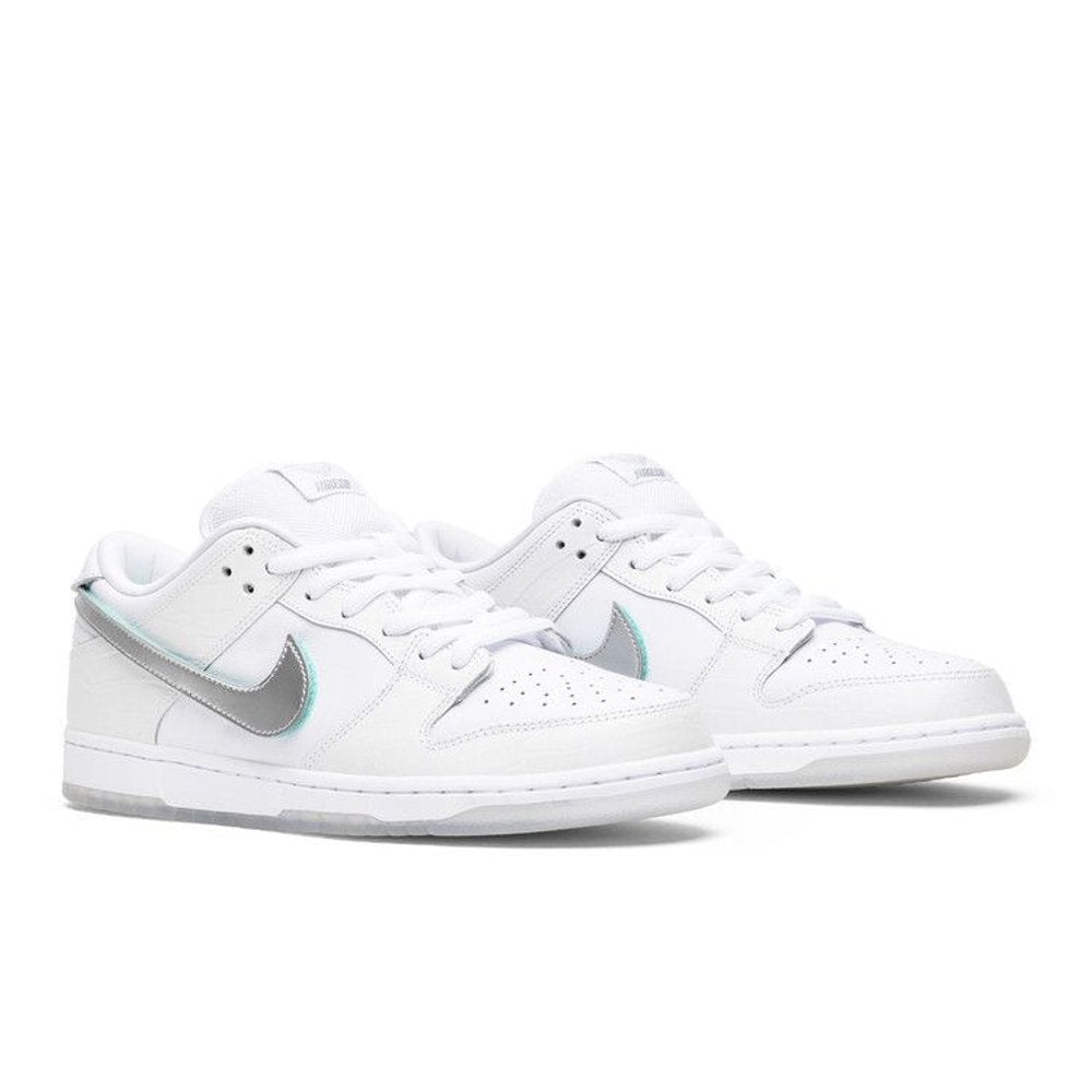 Nike SB Dunk Low Diamond Supply Co. White Diamond – lifestyle foto | Purekickz