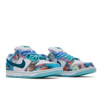 Nike SB Dunk Low Futura Laboratories Bleached Aqua – lifestyle foto | Purekickz