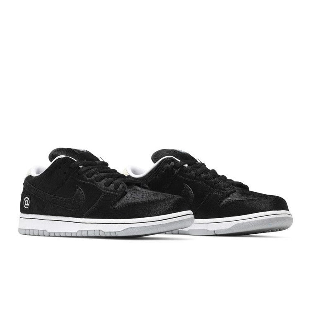 Nike SB Dunk Low Medicom Toy (2020) – lifestyle foto | Purekickz