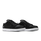 Nike SB Dunk Low Medicom Toy (2020) – lifestyle foto | Purekickz
