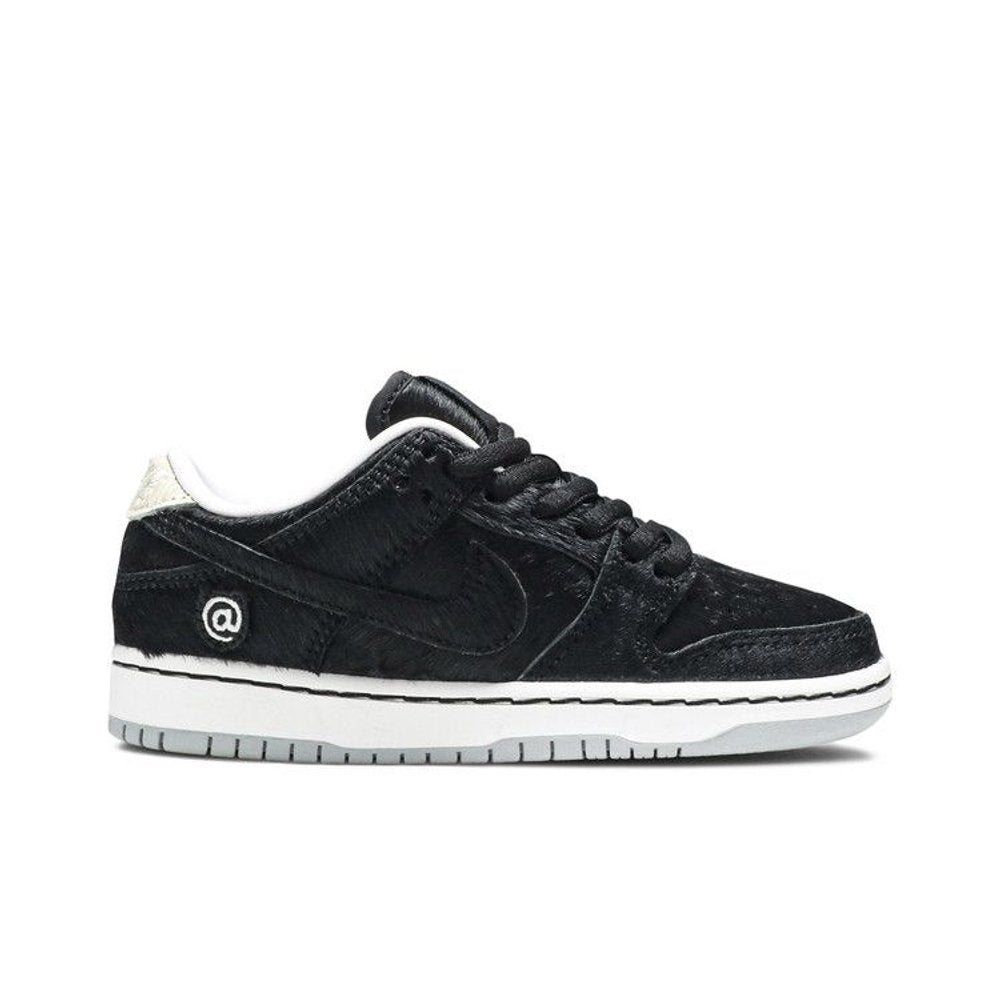 Nike SB Dunk Low Medicom Toy (2020) (PS) – boční pohled | Purekickz
