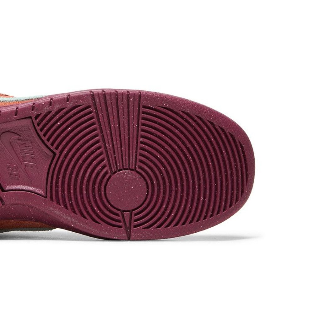 Nike SB Dunk Low Mystic Red Rosewood