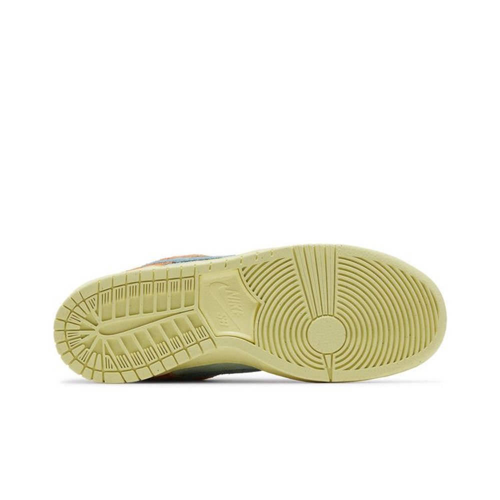 Nike SB Dunk Low Orange Emerald Rise