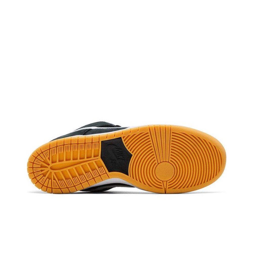 Nike SB Dunk Low Pro ISO Black Gum – zadní pohled | Purekickz