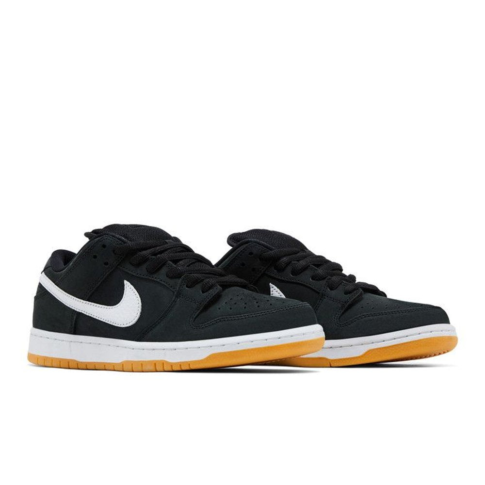 Nike SB Dunk Low Pro ISO Black Gum – lifestyle foto | Purekickz