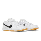 Nike SB Dunk Low Pro ISO White Gum – lifestyle foto | Purekickz