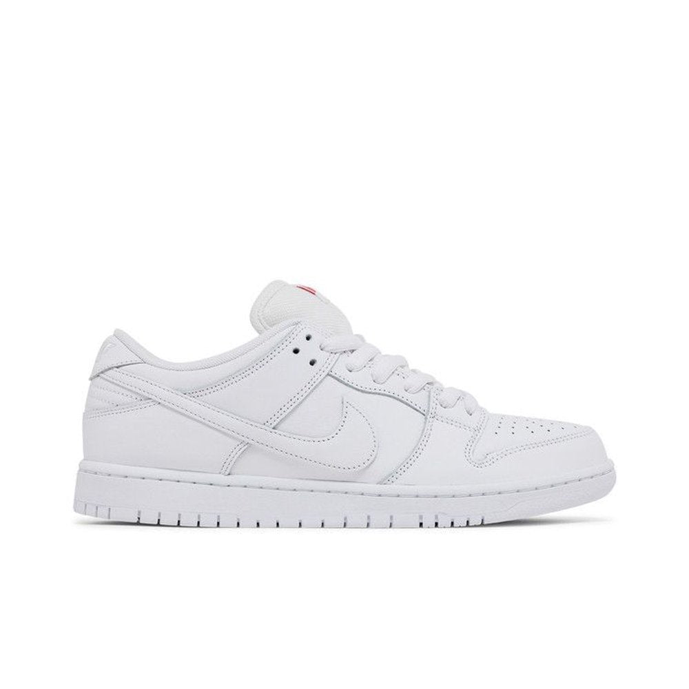 Nike SB Dunk Low Pro Triple White – boční pohled | Purekickz