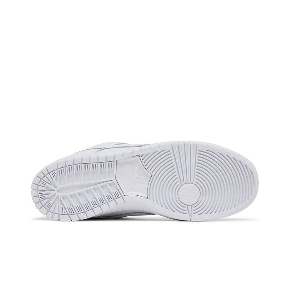 Nike SB Dunk Low Pro Triple White – zadní pohled | Purekickz