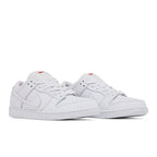 Nike SB Dunk Low Pro Triple White – lifestyle foto | Purekickz
