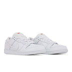 Nike SB Dunk Low Pro Triple White – lifestyle foto | Purekickz