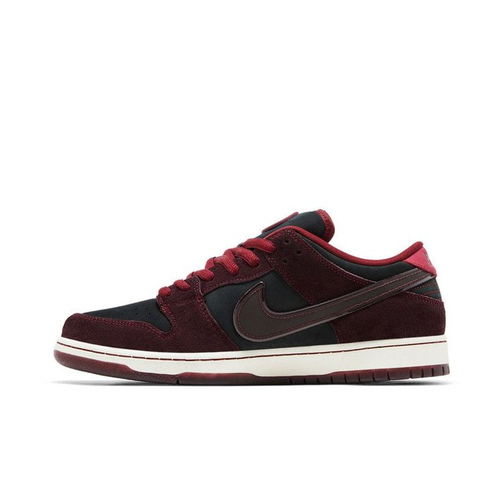 Nike SB Dunk Low Riot Skateshop – hlavní pohled | Purekickz