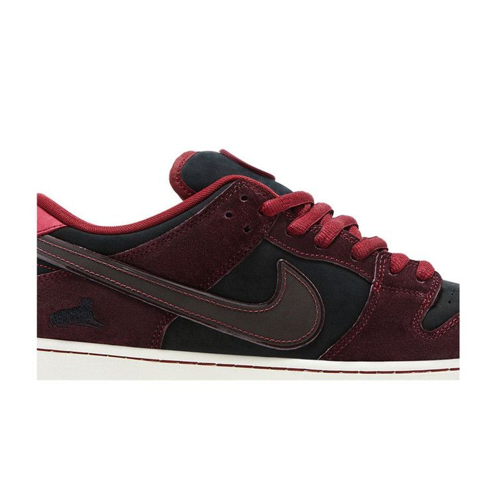 Nike SB Dunk Low Riot Skateshop – detail | Purekickz