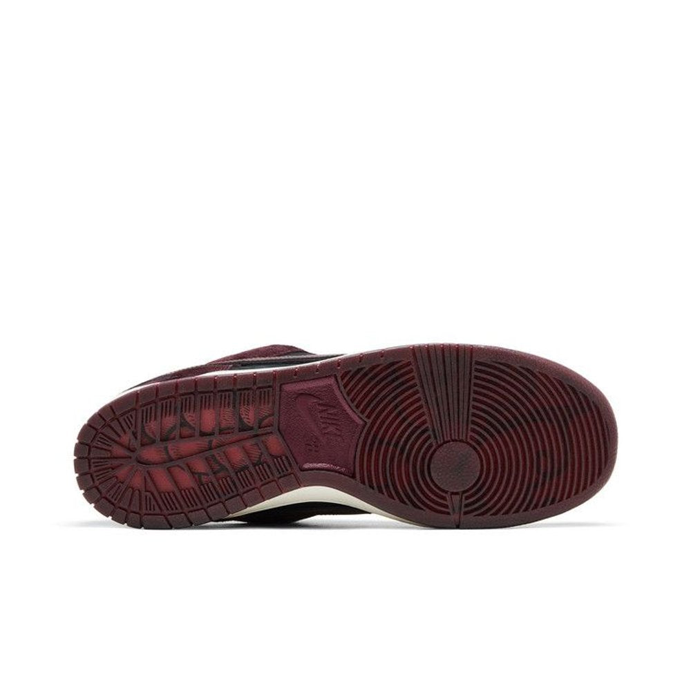 Nike SB Dunk Low Riot Skateshop – zadní pohled | Purekickz