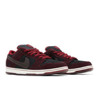 Nike SB Dunk Low Riot Skateshop – lifestyle foto | Purekickz