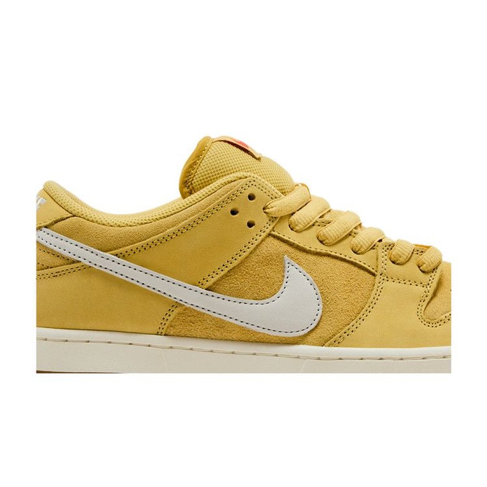 Nike SB Dunk Low Saturn Gold – detail | Purekickz