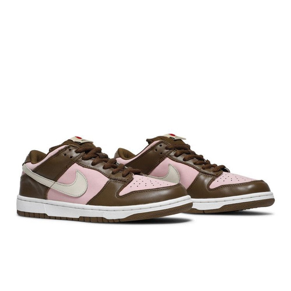Nike SB Dunk Low Stussy Cherry – lifestyle foto | Purekickz