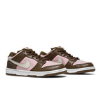 Nike SB Dunk Low Stussy Cherry – lifestyle foto | Purekickz