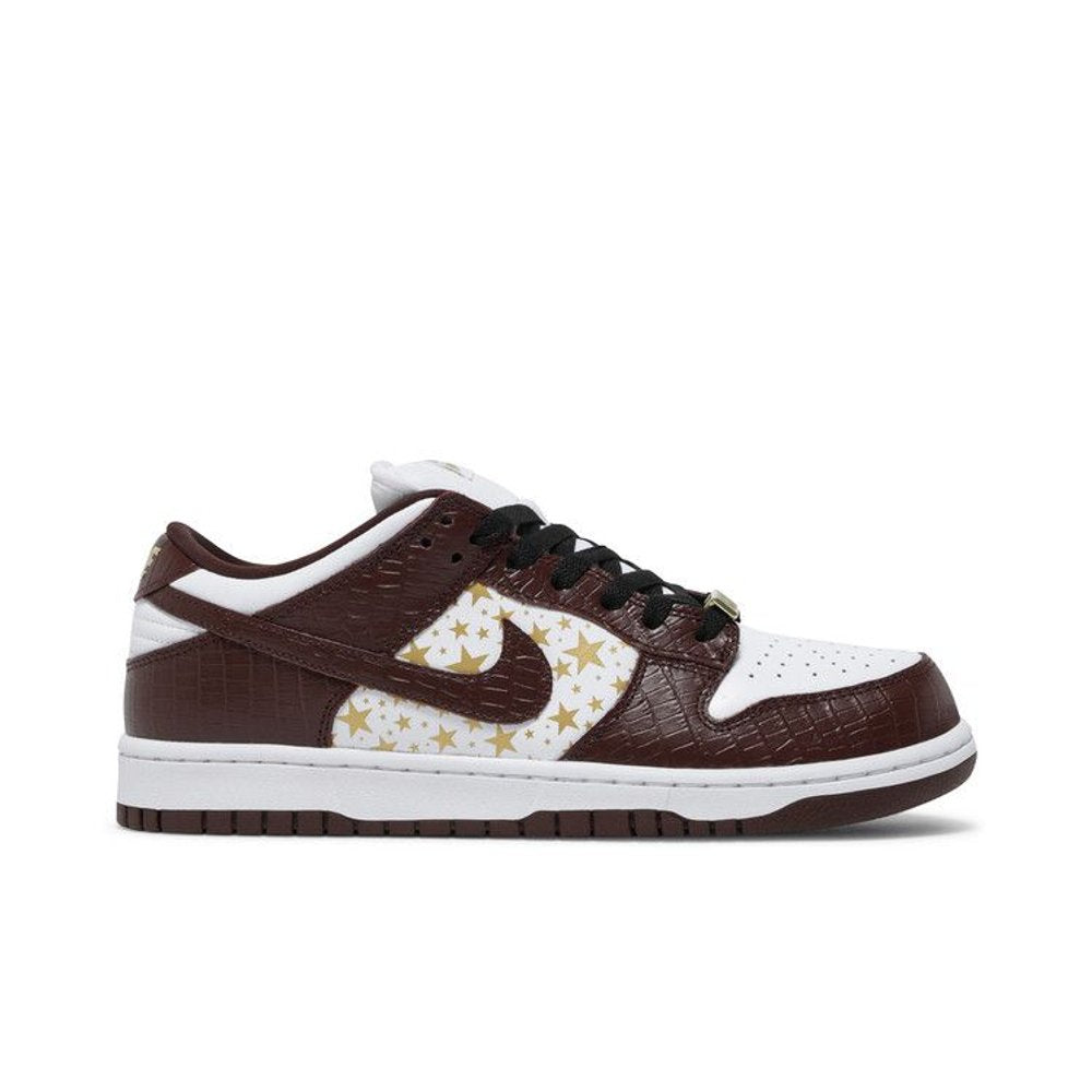 Nike SB Dunk Low Supreme Stars Barkroot Brown (2021) – boční pohled | Purekickz
