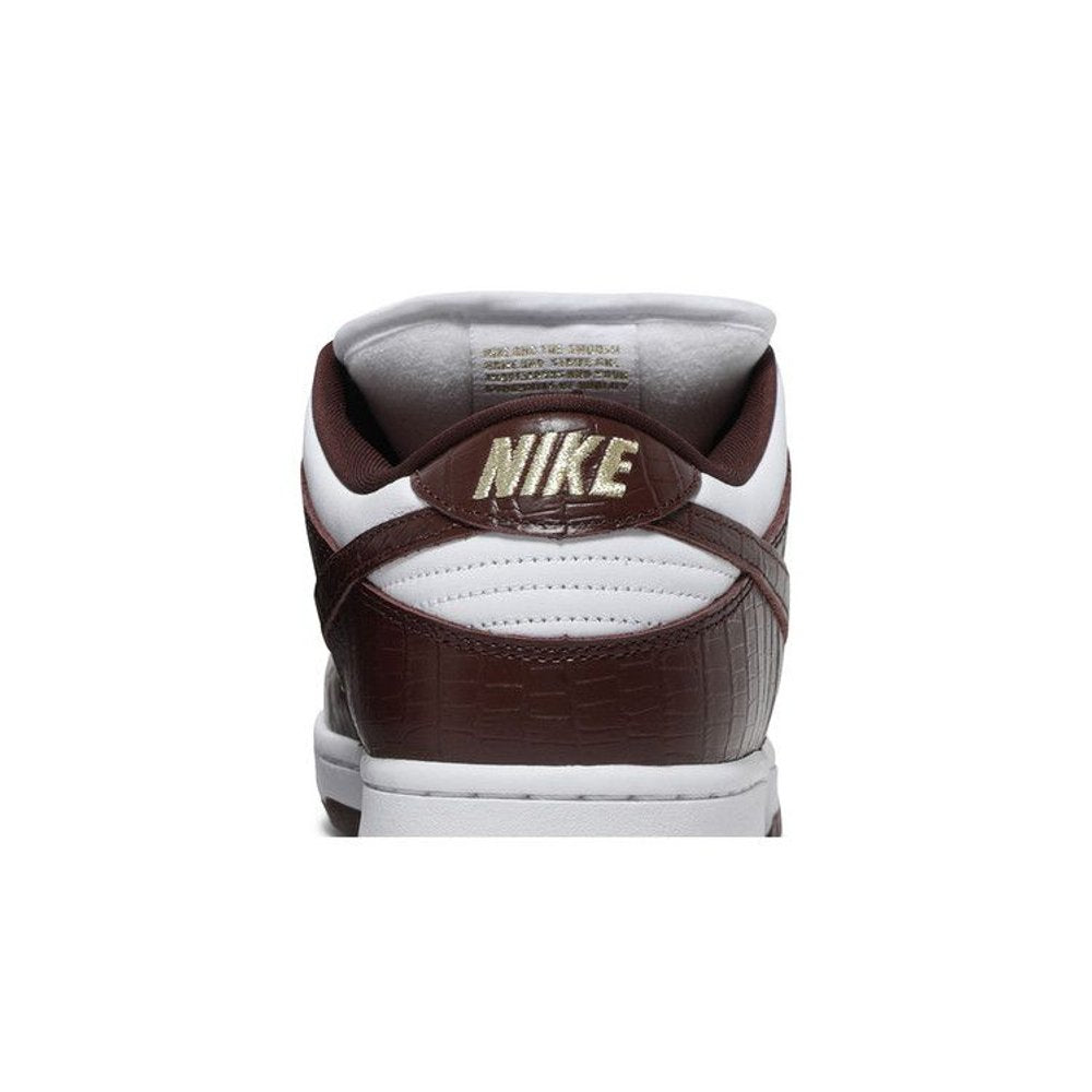 Nike SB Dunk Low Supreme Stars Barkroot Brown (2021) – detail materiálu | Purekickz