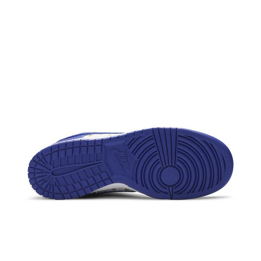 Nike SB Dunk Low Supreme Stars Hyper Royal (2021) – zadní pohled | Purekickz