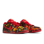 Nike SB Dunk Low The Wizard of Oz Poppy Field – lifestyle foto | Purekickz
