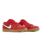 Nike SB Dunk Low University Red Gum – lifestyle foto | Purekickz