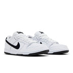 Nike SB Dunk Low White Black – lifestyle foto | Purekickz