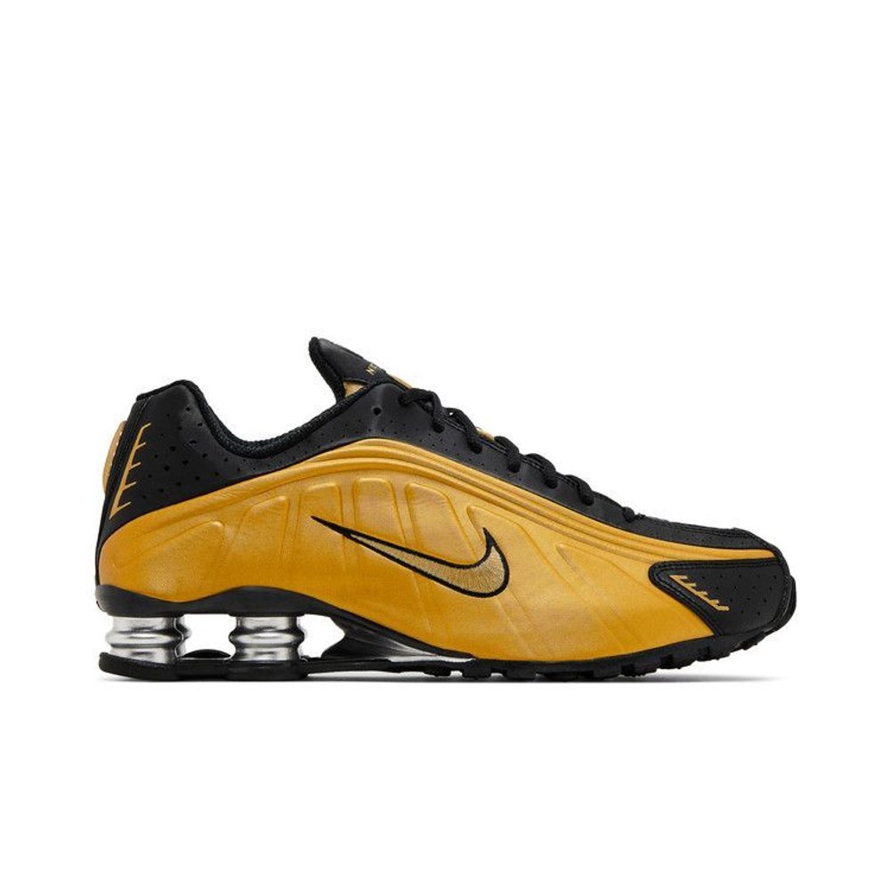 Nike Shox R4 Black Metallic Gold – boční pohled | Purekickz