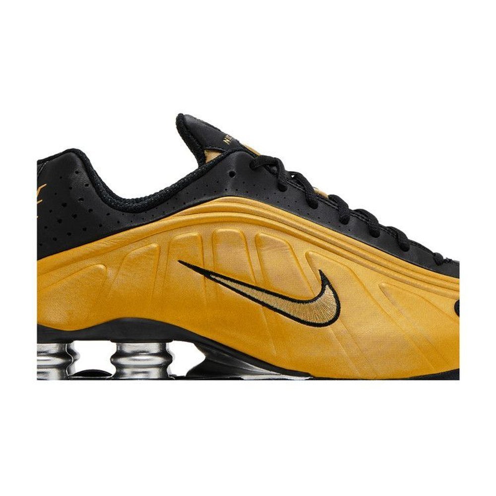 Nike Shox R4 Black Metallic Gold – detail | Purekickz