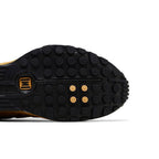 Nike Shox R4 Black Metallic Gold – pohled shora | Purekickz