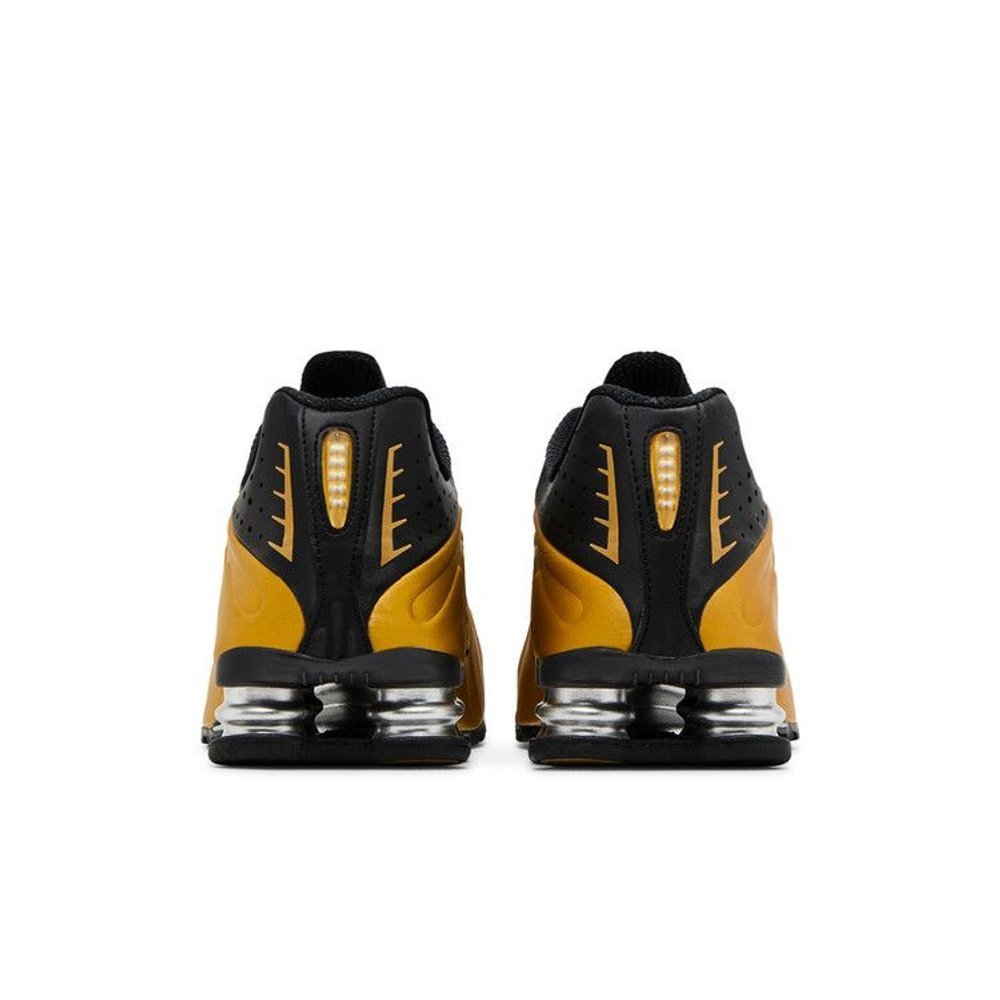 Nike Shox R4 Black Metallic Gold – podrážka | Purekickz