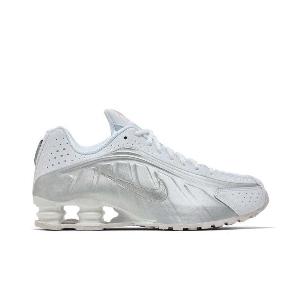 Nike Shox R4 White Bright Crimson Metallic Silver – boční pohled | Purekickz