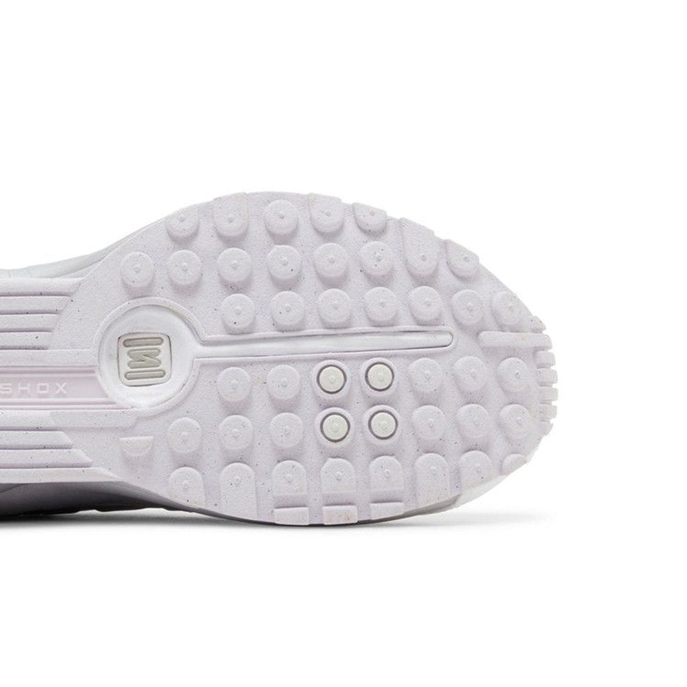 Nike Shox R4 White Metallic Platinum Barely Grape – pohled shora | Purekickz