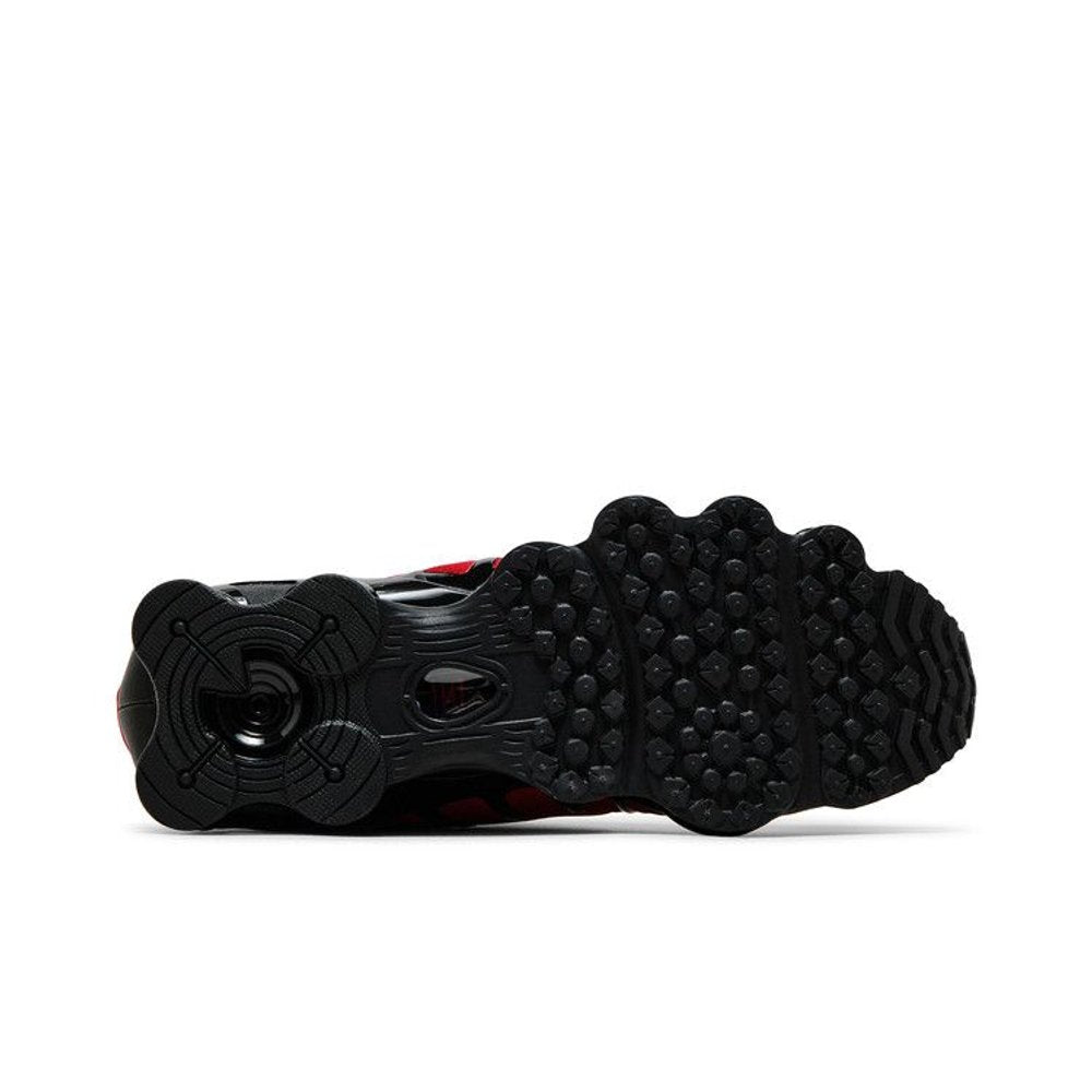Nike Shox TL 'Black University Red Gradient' – zadní pohled | Purekickz