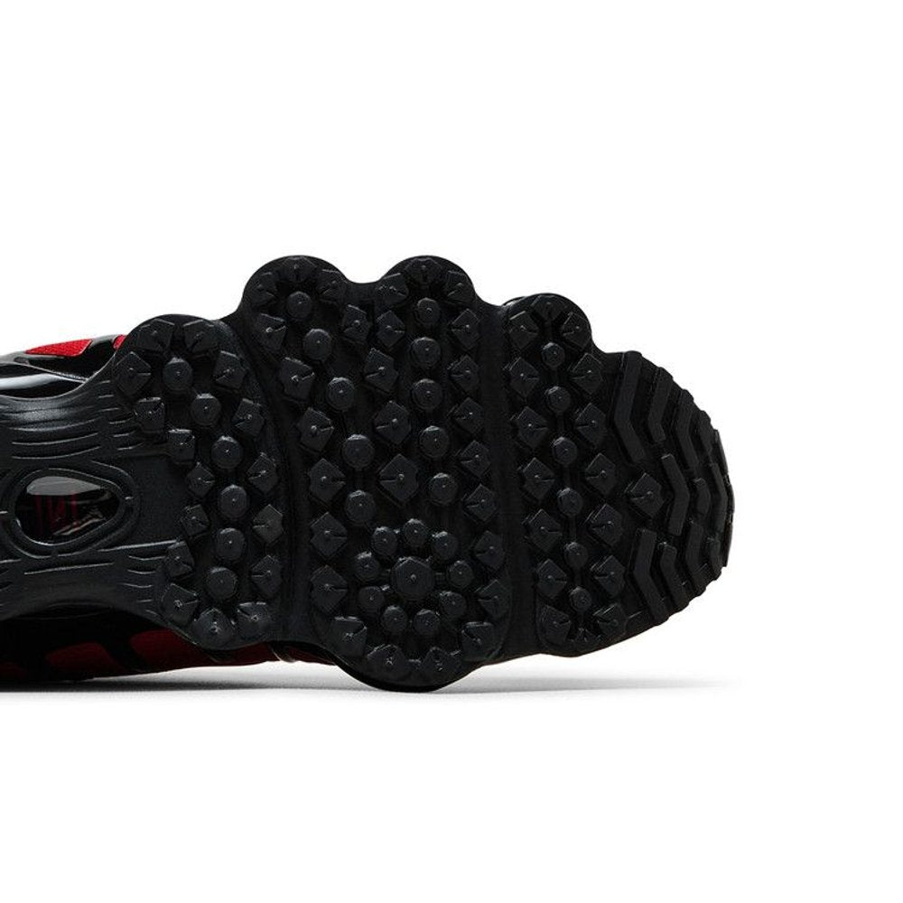 Nike Shox TL 'Black University Red Gradient' – pohled shora | Purekickz